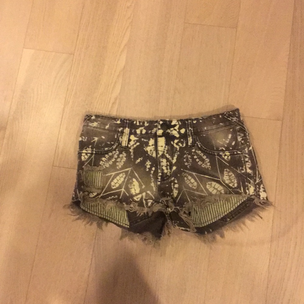 Adorable jean fringe print shorts